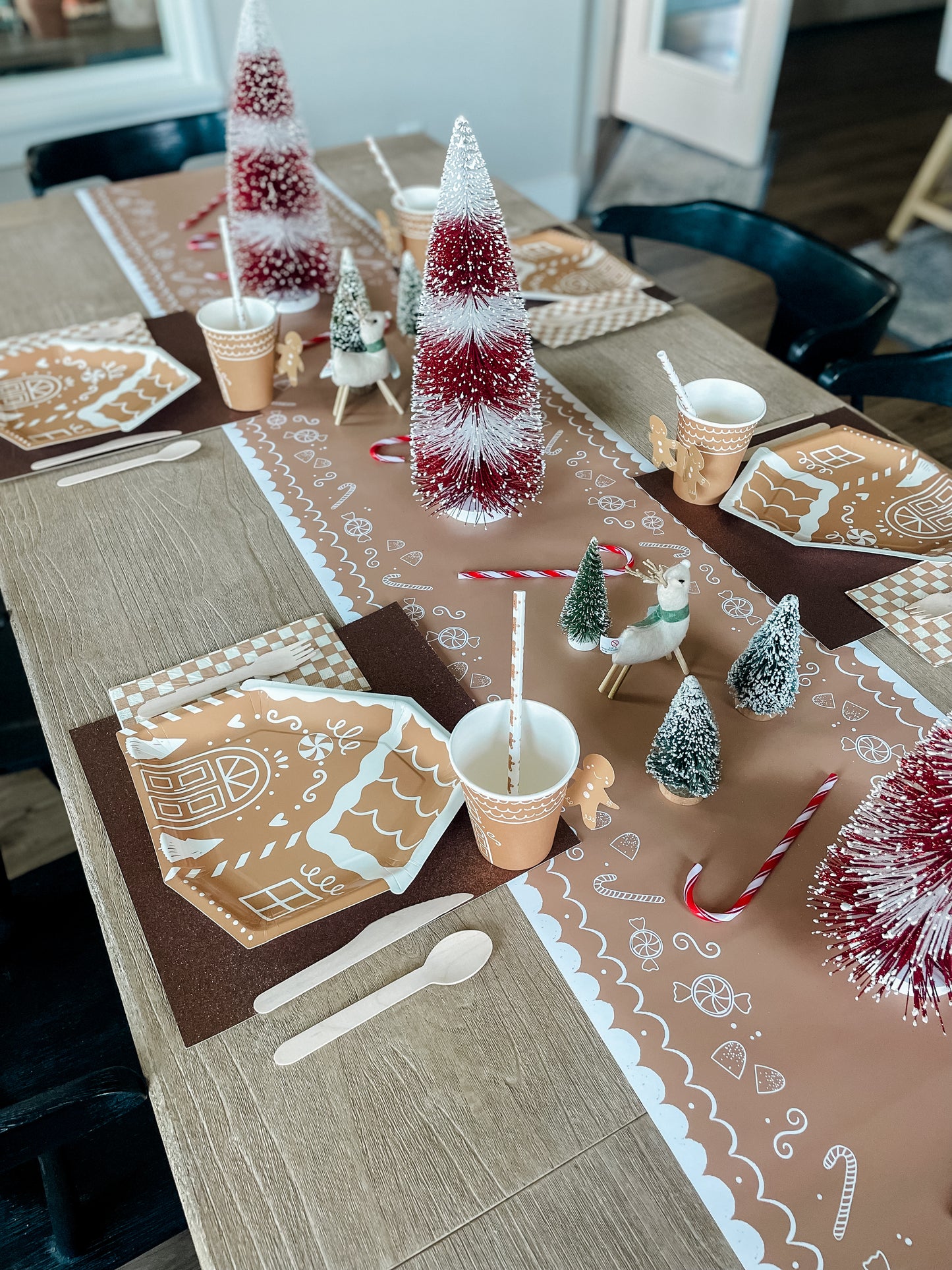 Christmas: Gingerbread Table Runner